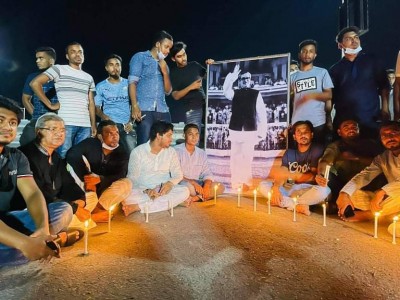 বঙ্গবন্ধুর খুনীদের দেশে ফিরিয়ে আনতে ভাঙ্গা উপজেলা ছাত্রলীগের মোমবাতি প্রজ্জলন